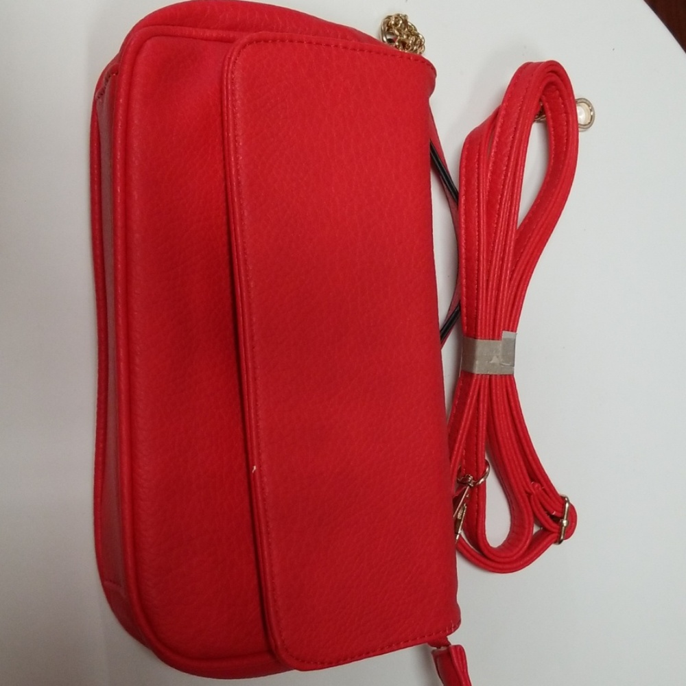 Red purse with gold chain strap. Very cute. - Picture 7 of 8